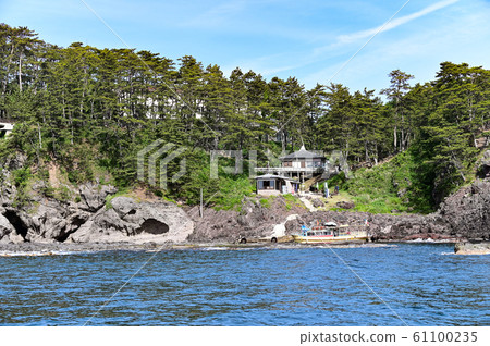 Noto Kongo's Iwamon Gate seen from the sightseeing boat 61100235
