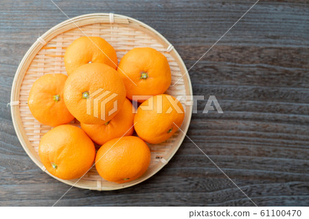 An oranges mandarin orange 61100470