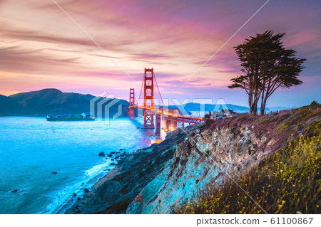 Golden Gate Bridge at twilight, San Francisco, USA 61100867