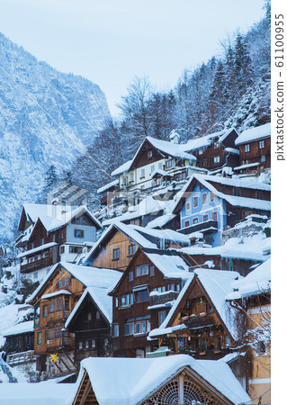 Hallstatt in mystic twilight in winter, Salzkammergut region, Austria Hallstatt in mystic twilight in winter, Salzkammergut region, Austria 61100955