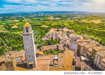 Aerial wide-angle view of the historic town of San Gimignano, Tuscany, Italy 61100997