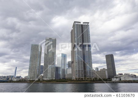 運河沿岸的東京晴海高層公寓 61103670