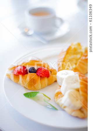 Breakfast morning 61106349