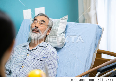 老人和女兒 老人和女兒 61109554