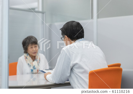 老年人 女生 女孩 61110216