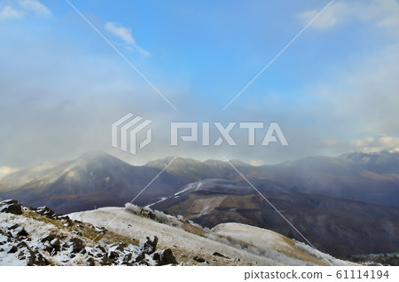 冬天的山 冬天的山 61114194