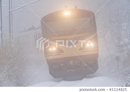 Minori vehicles running in a snowstorm 61114825