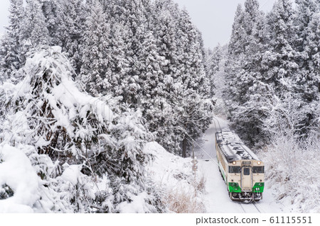 穿越森林的忠武線列車,福島縣會津坂下町 穿越森林的忠武線列車,福島縣會津坂下町 61115551