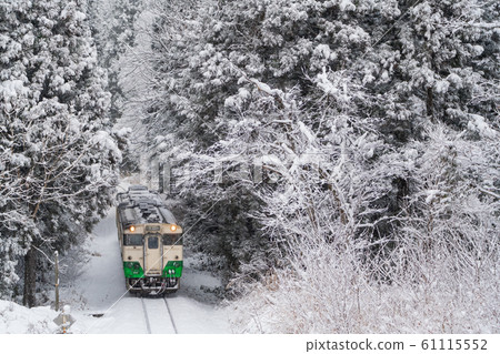穿越森林的忠武線列車,福島縣會津坂下町 穿越森林的忠武線列車,福島縣會津坂下町 61115552