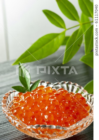 Soy sauce pickling of salmon roe made from delicious salmon 61117040