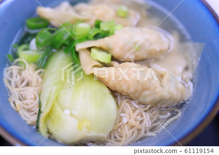 Business class inflight meal, wonton noodles 61119154