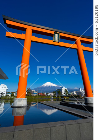 Fuji upside down from Mt. Fuji <Fujinomiya City, Shizuoka Prefecture World Heritage Center> 61120199
