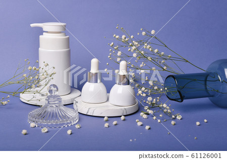 Cosmetic bottle containers packaging with product display presentation. 61126001