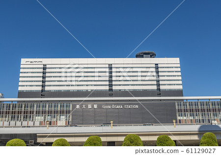 大阪府大阪市晴天的JR新大阪站 61129027