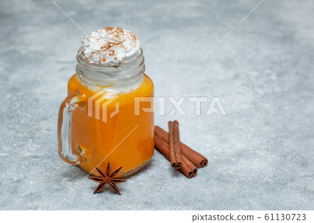 Pumpkin smoothie, spice latte 61130723