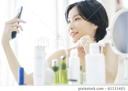 woman, beauty, make up, skincare 61131483