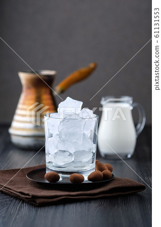 Phase of making iced coffee Phase of making iced coffee 61131553