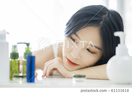 woman, beauty, make up, skincare 61131618