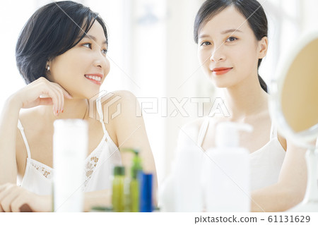 woman, beauty, make up, skincare 61131629