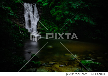 Canyon waterfall 61132001