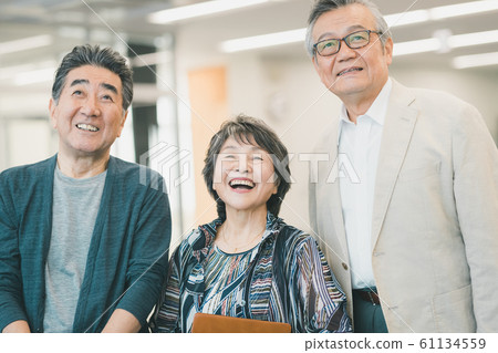 年長 男人 男 61134559