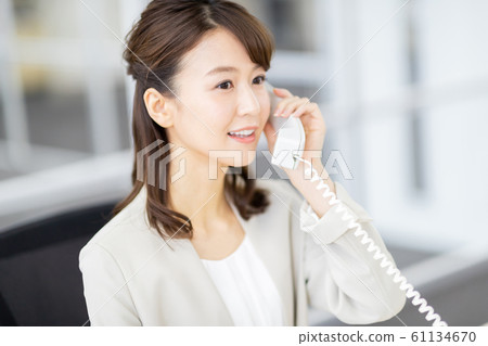 business woman, businesswoman, phone 61134670