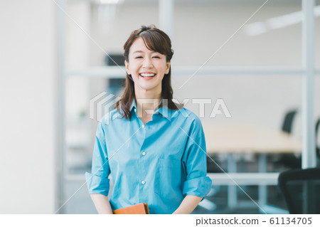 事業女性 商務女性 商界女性 61134705