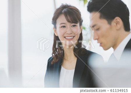man and woman, business woman, businesswoman 61134915