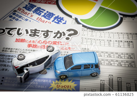 [Aged driver traffic accident dark version] 61136825