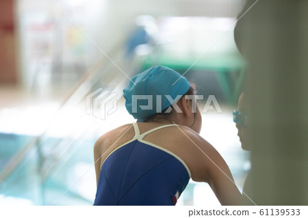 Swimming 61139533