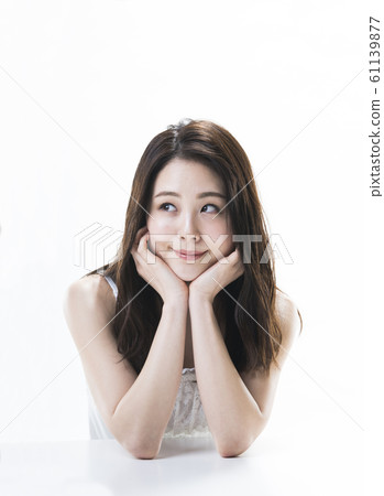 Young woman beauty Young woman beauty 61139877
