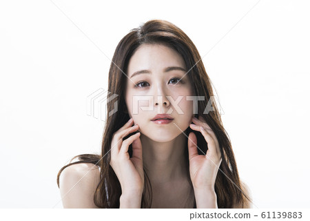 Young woman beauty 61139883