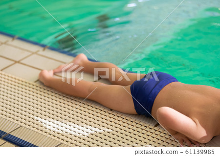 一個游泳 61139985