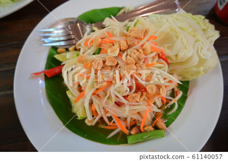Thai food, spicy papaya salad 61140057