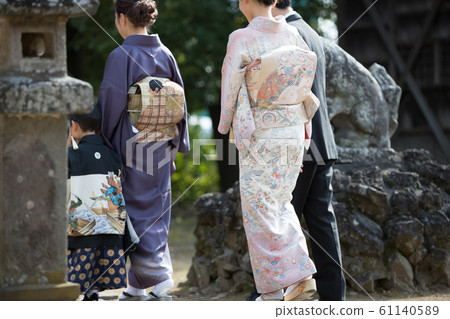 festival day for children of three, five and seven years of age, family, boy 61140589