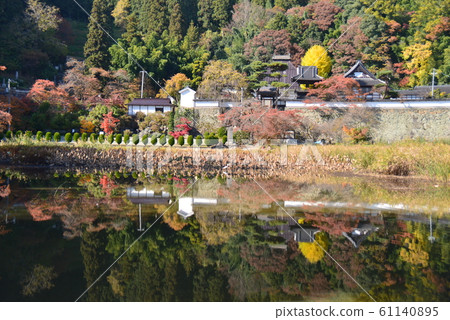 一座像一座山城堡的古廟 61140895