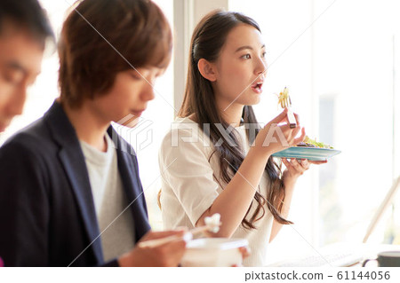 Business casual @ meal 61144056