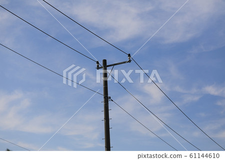 住宅區的電線桿和電線 照片素材 圖片 圖庫
