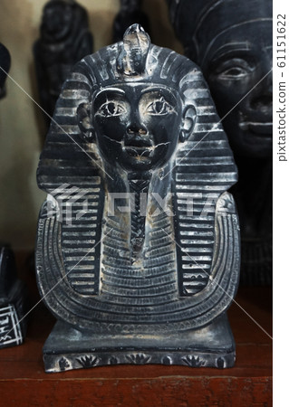 tutankhamun statue as nice souvenir 61151622