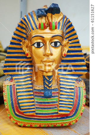 tutankhamun statue as nice souvenir 61151627