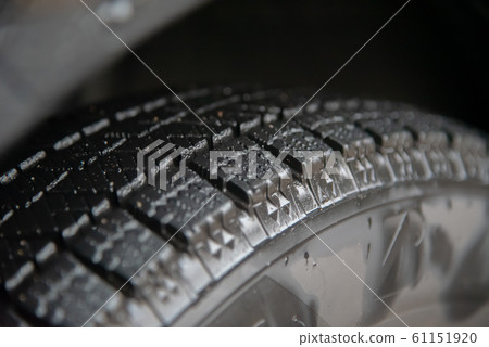 Studless tire tread up 61151920