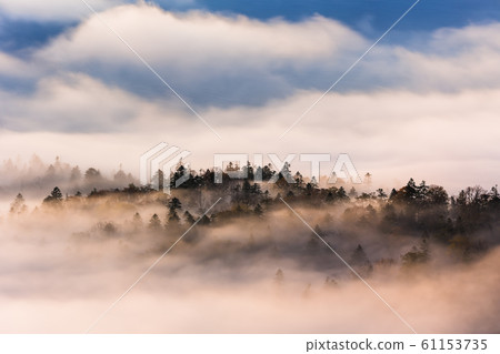 Lake Kussharo at dawn in Japan and Hokkaido Lake Kussharo at dawn in Japan and Hokkaido 61153735