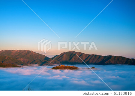 The sea of clouds at the ruins of Takeda Castle seen from Rikunkyo Gorge 61153916