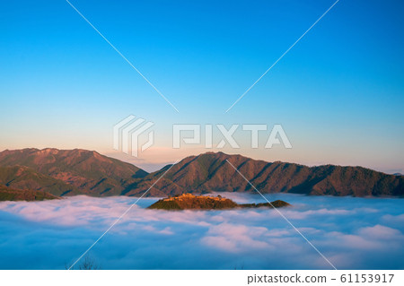 從Rikunkyo峽谷看到的武田城堡遺址的雲海 61153917