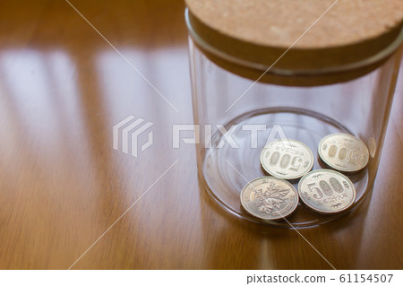500 yen coin saving bin 61154507