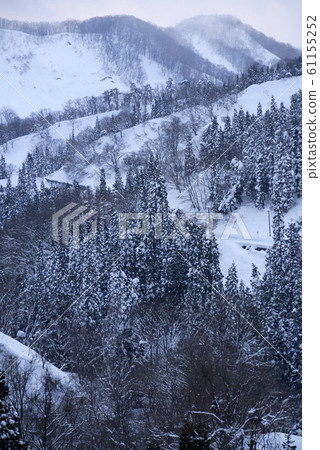風景秀麗的自然山照片冬季山八man平雪景八achi平霧rim 61155252