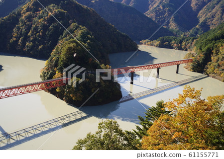 Mysterious station 61155771