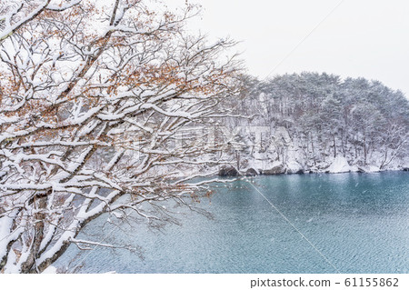 Winter Goshikinuma (Bisammonuma), Kitashiobara Village, Fukushima Prefecture 61155862