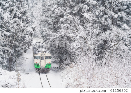 穿越森林的忠武線列車,福島縣會津坂下町 穿越森林的忠武線列車,福島縣會津坂下町 61156802