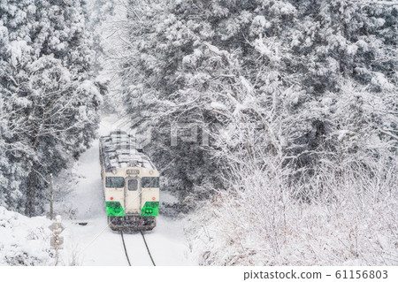 穿越森林的忠武線列車,福島縣會津坂下町 穿越森林的忠武線列車,福島縣會津坂下町 61156803